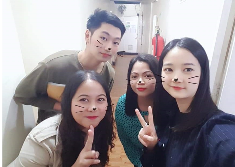 선생님과 강의실복도에서