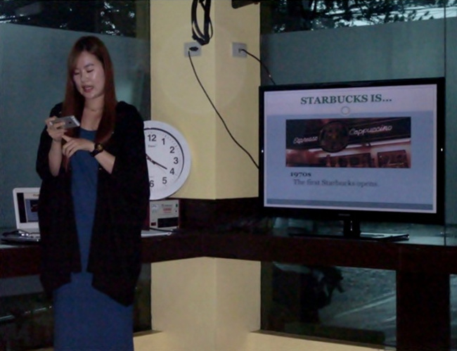 Student Choi, Min Kyeong is discussing about STARBUCKS